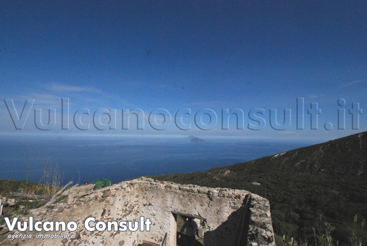 Vendesi rudere panoramico Quattropani Lipari