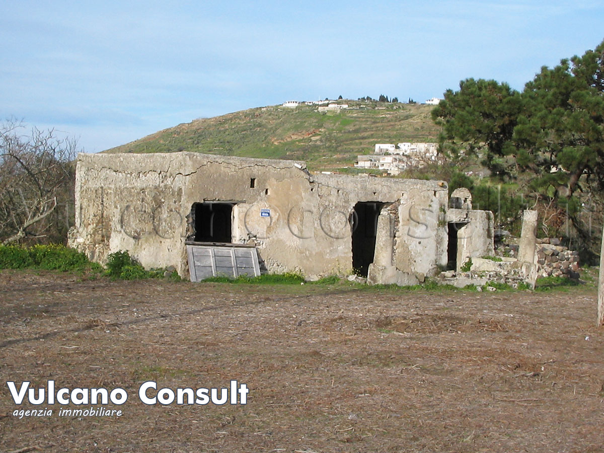Vendesi terreno con progetto villetta Quattropani 