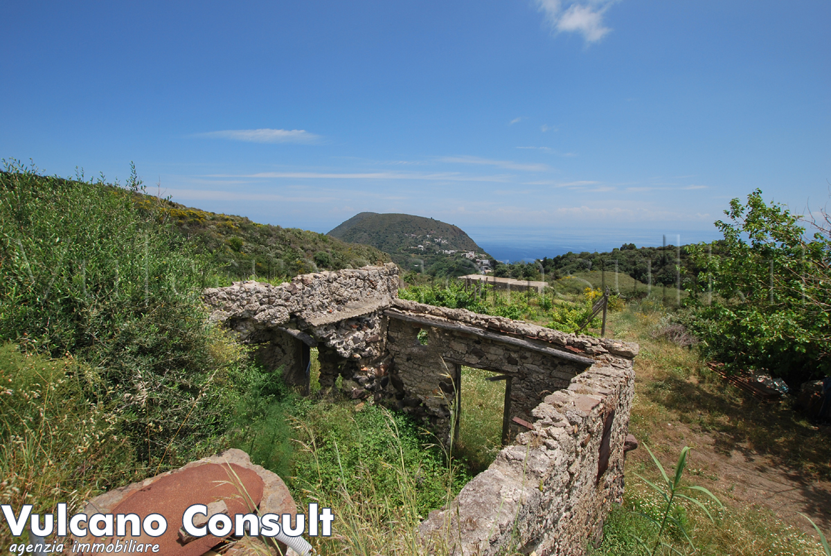 Rudere con terreno Collo Serra Lipari