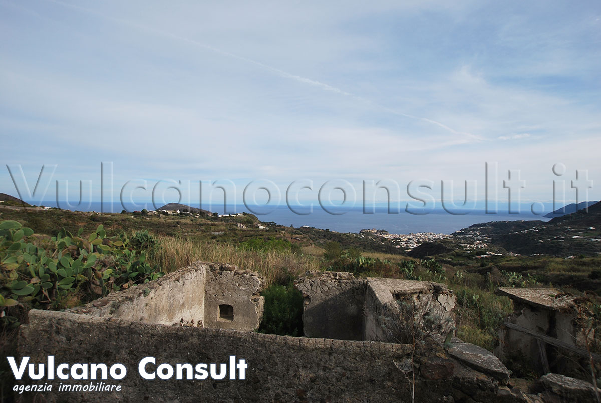 Rudere vista mare Santa Margherita Lipari