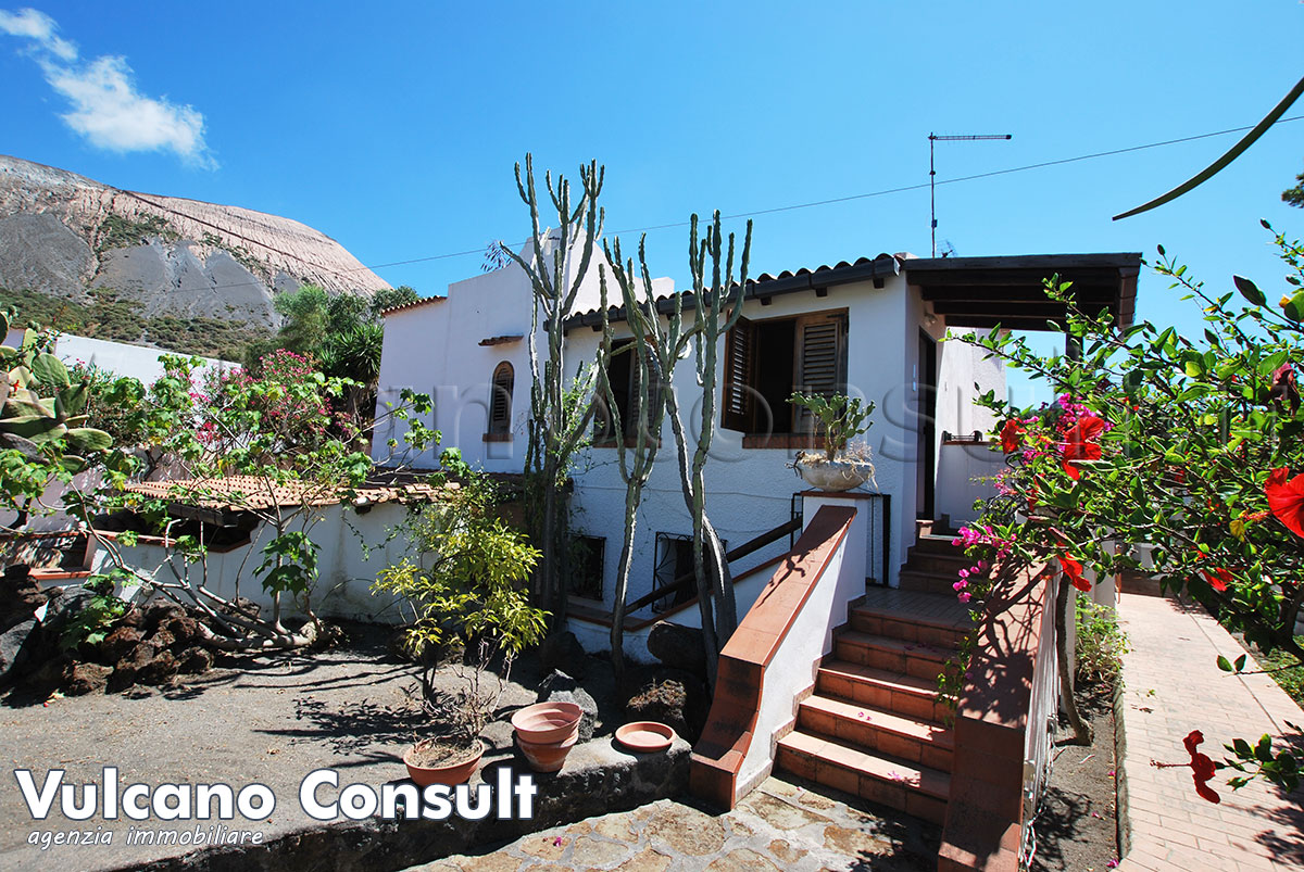 Indipendent villa Vulcano Porto
