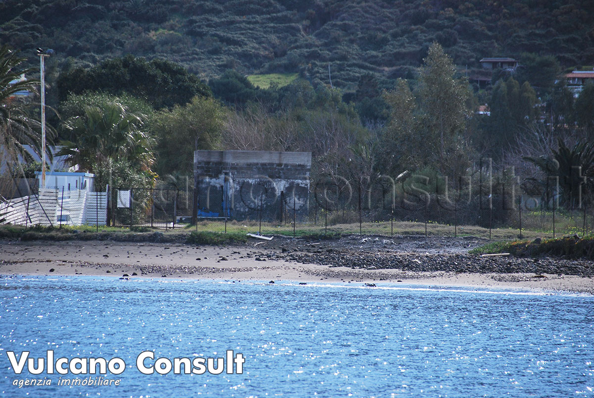 Fabbricato a mare Vulcano
