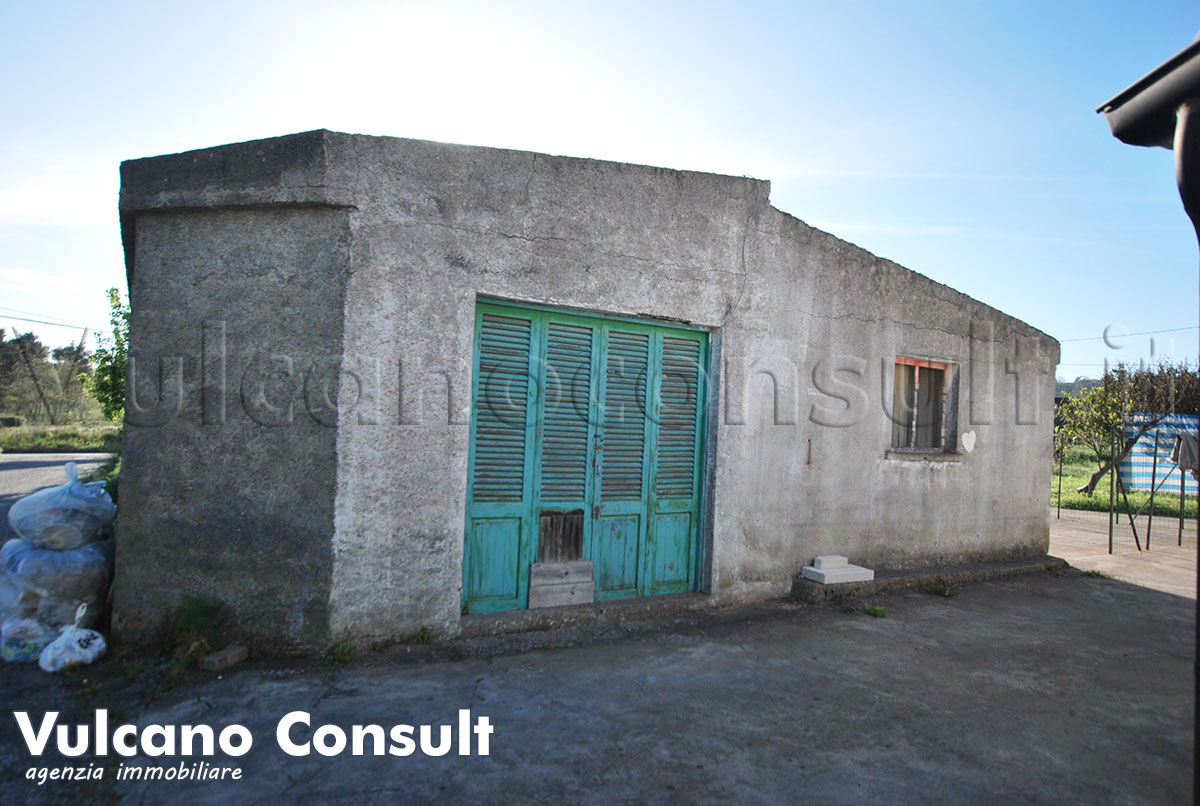 Vendesi Vulcano Piano fabbricato con progetto