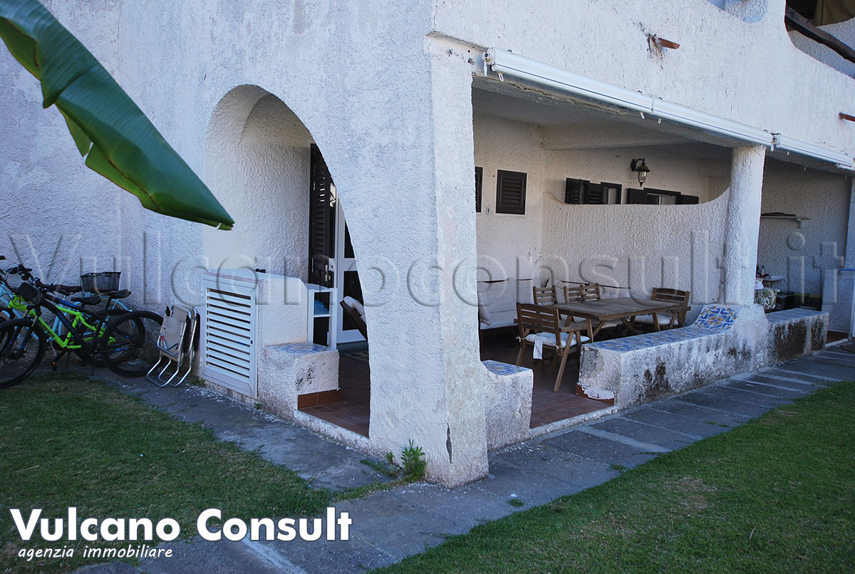 Vendesi Residence al Porto piano terra Vulcano